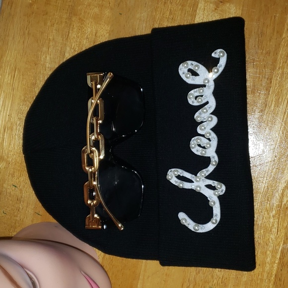 Fashion sunglasses and winter hat - Picture 6 of 13